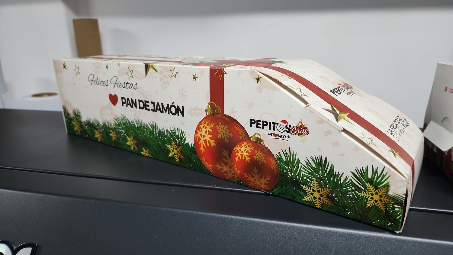 Caja para pan de jamón con empaque personalizado