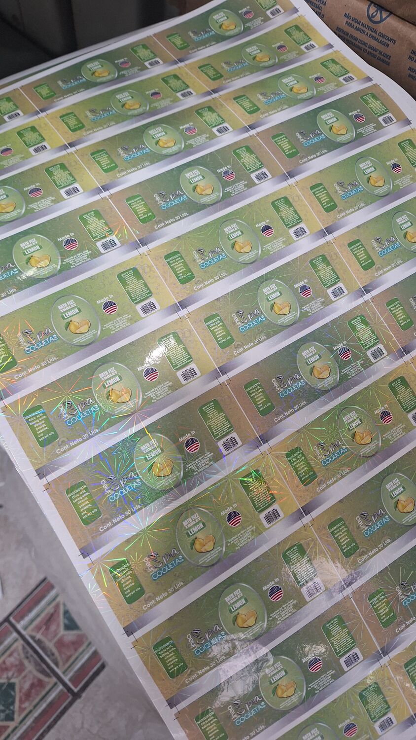 Etiquetas adhesivas personalizadas con información de producto