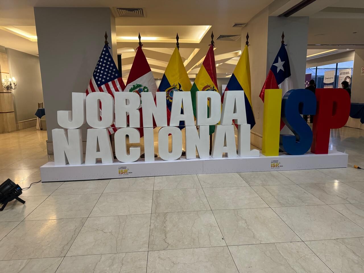Letras corpóreas para fachada en Quito